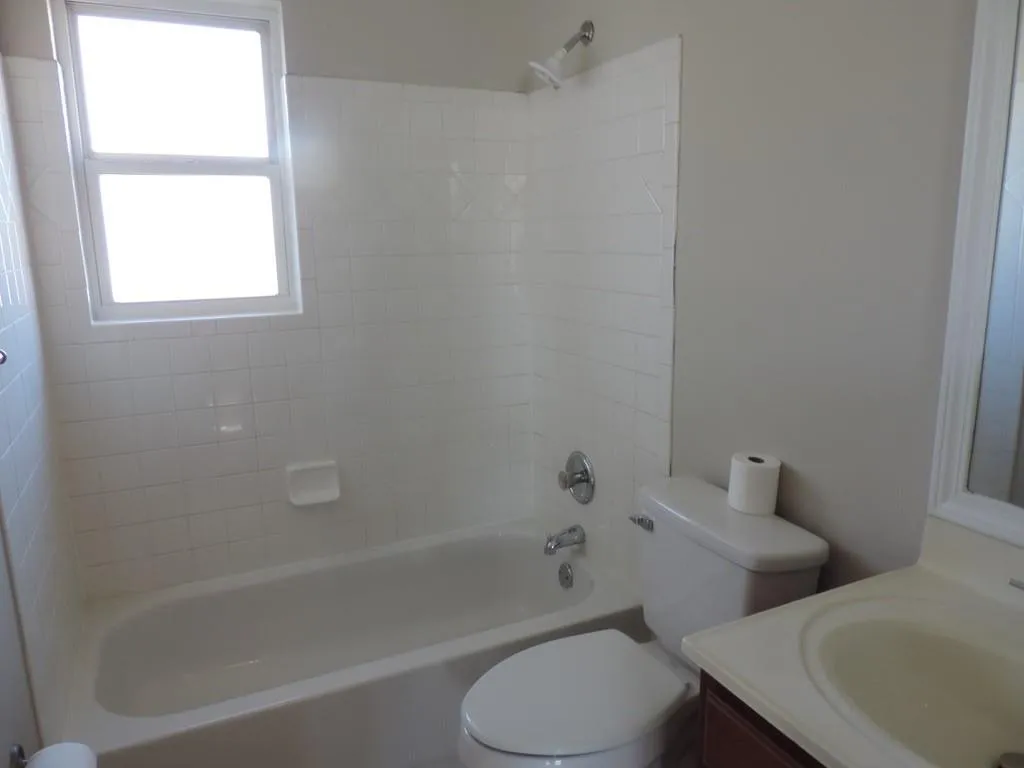 6940 Roswell Road Unit 23a, Sandy Springs, Georgia 30328, 2 Bedrooms Bedrooms, ,1 BathroomBathrooms,Residential,Sold,6940 Roswell Road Unit 23a,7166385