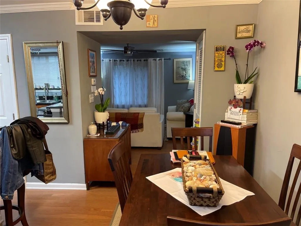 6940 Roswell Road Unit 23a, Sandy Springs, Georgia 30328, 2 Bedrooms Bedrooms, ,1 BathroomBathrooms,Residential,Sold,6940 Roswell Road Unit 23a,7166385