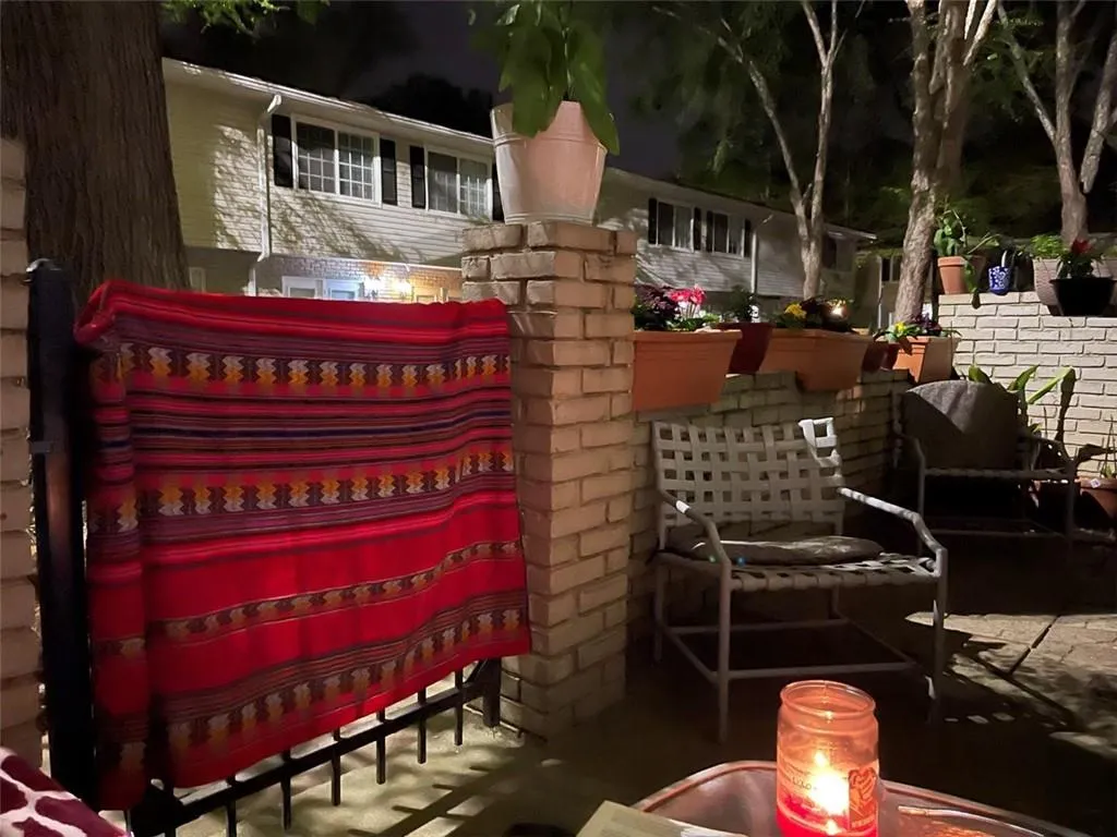 6940 Roswell Road Unit 23a, Sandy Springs, Georgia 30328, 2 Bedrooms Bedrooms, ,1 BathroomBathrooms,Residential,Sold,6940 Roswell Road Unit 23a,7166385