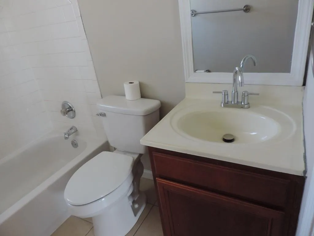 6940 Roswell Road Unit 23a, Sandy Springs, Georgia 30328, 2 Bedrooms Bedrooms, ,1 BathroomBathrooms,Residential,Sold,6940 Roswell Road Unit 23a,7166385