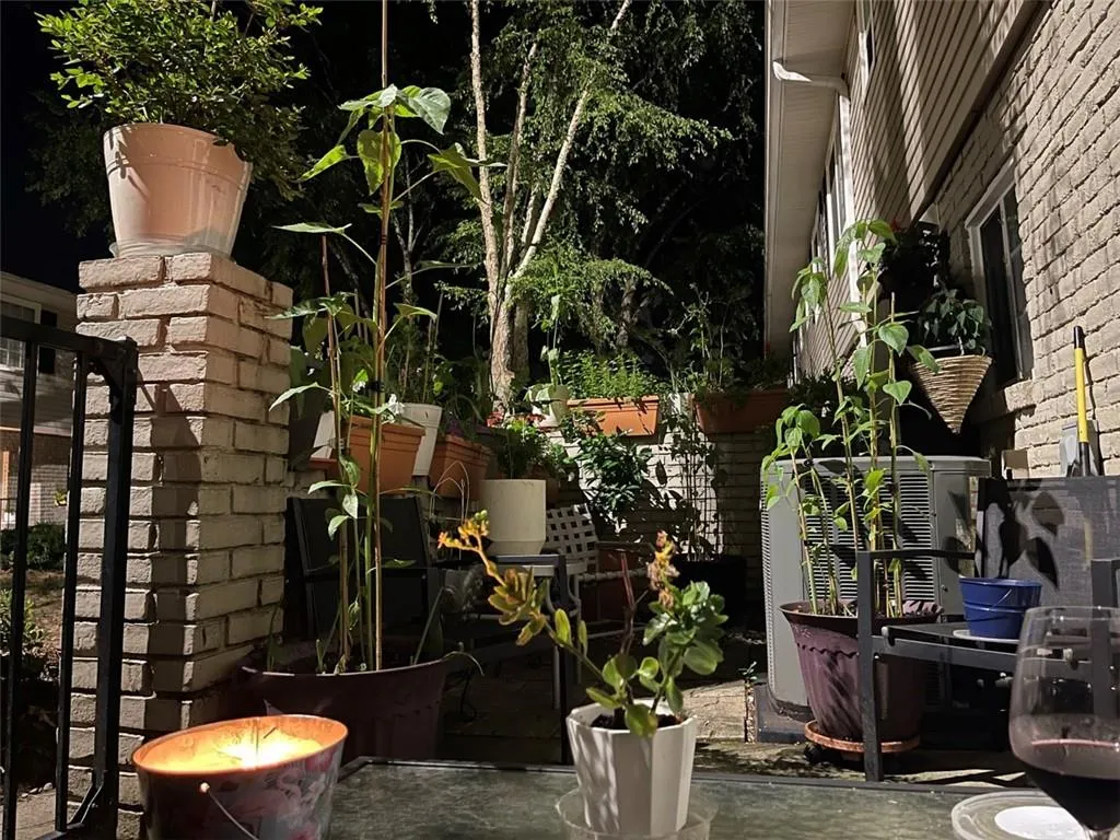 6940 Roswell Road Unit 23a, Sandy Springs, Georgia 30328, 2 Bedrooms Bedrooms, ,1 BathroomBathrooms,Residential,Sold,6940 Roswell Road Unit 23a,7166385