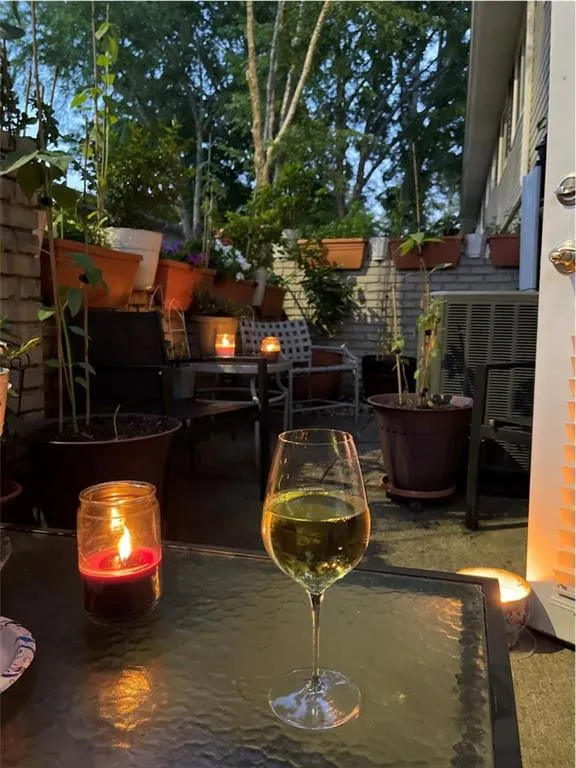 6940 Roswell Road Unit 23a, Sandy Springs, Georgia 30328, 2 Bedrooms Bedrooms, ,1 BathroomBathrooms,Residential,Sold,6940 Roswell Road Unit 23a,7166385