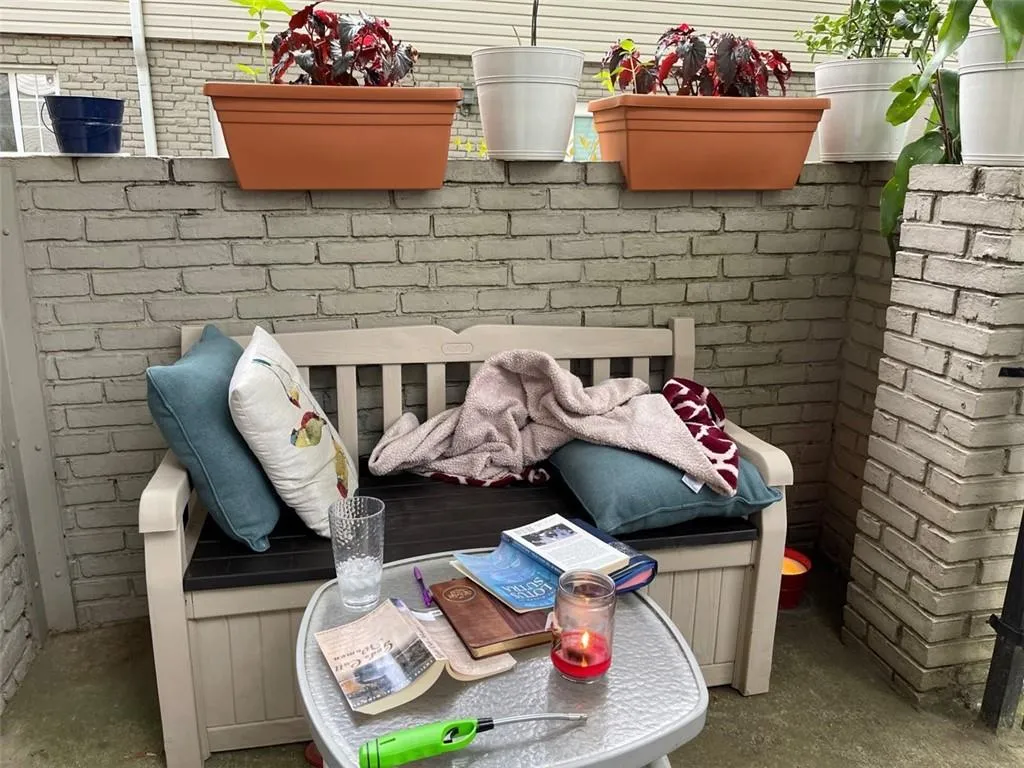 6940 Roswell Road Unit 23a, Sandy Springs, Georgia 30328, 2 Bedrooms Bedrooms, ,1 BathroomBathrooms,Residential,Sold,6940 Roswell Road Unit 23a,7166385