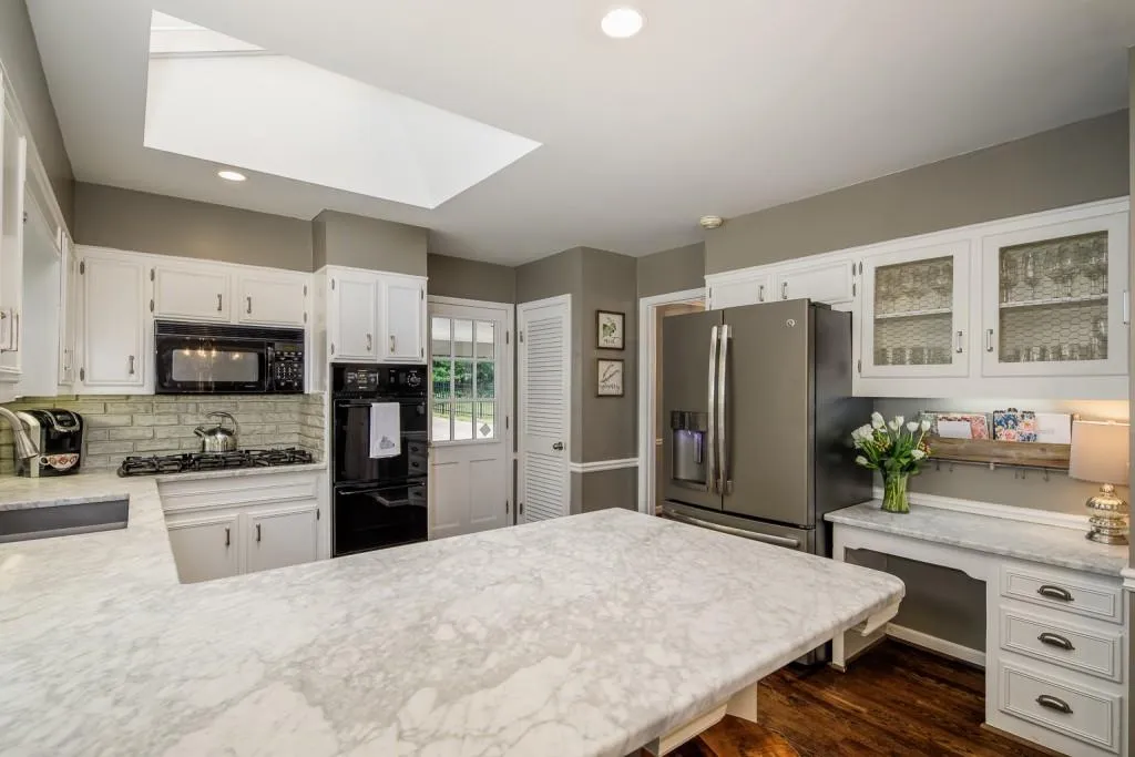 385 Castleridge Drive, Sandy Springs, Georgia 30342, 4 Bedrooms Bedrooms, ,3 BathroomsBathrooms,Residential,Sold,385 Castleridge Drive,6865437