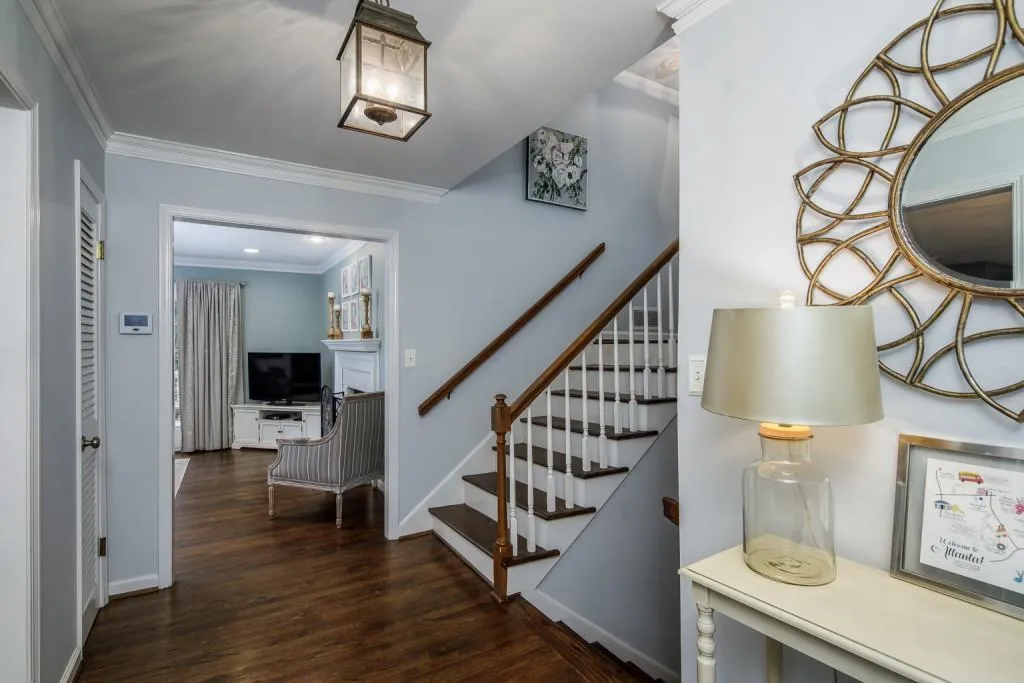 385 Castleridge Drive, Sandy Springs, Georgia 30342, 4 Bedrooms Bedrooms, ,3 BathroomsBathrooms,Residential,Sold,385 Castleridge Drive,6865437