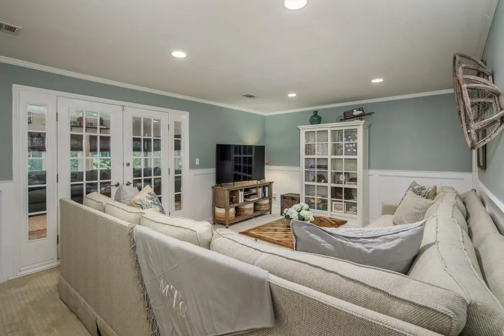 385 Castleridge Drive, Sandy Springs, Georgia 30342, 4 Bedrooms Bedrooms, ,3 BathroomsBathrooms,Residential,Sold,385 Castleridge Drive,6865437