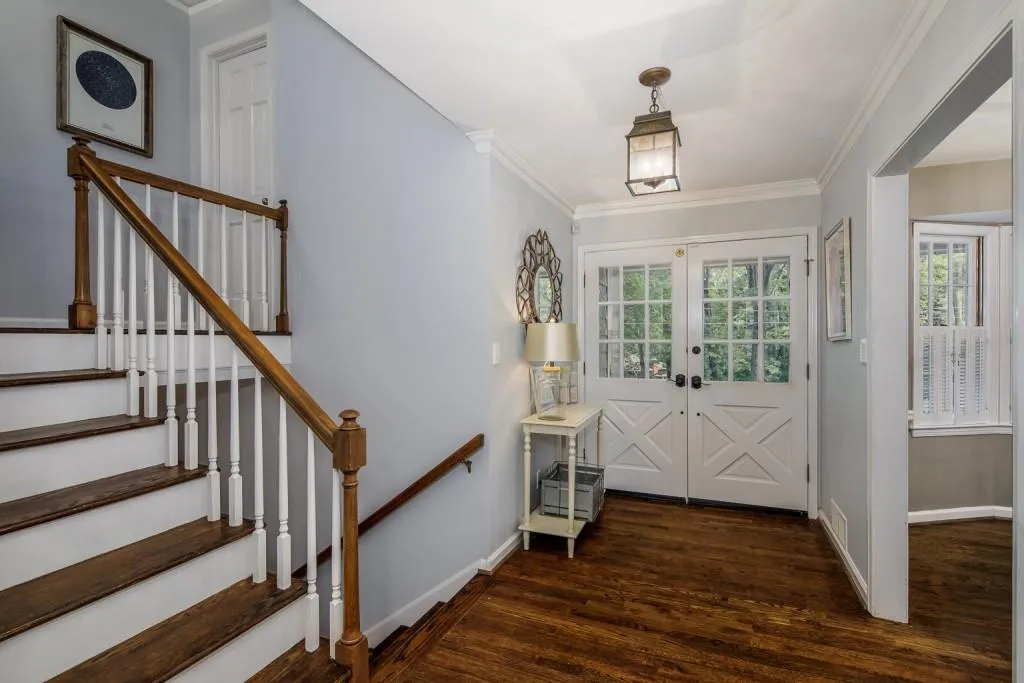 385 Castleridge Drive, Sandy Springs, Georgia 30342, 4 Bedrooms Bedrooms, ,3 BathroomsBathrooms,Residential,Sold,385 Castleridge Drive,6865437