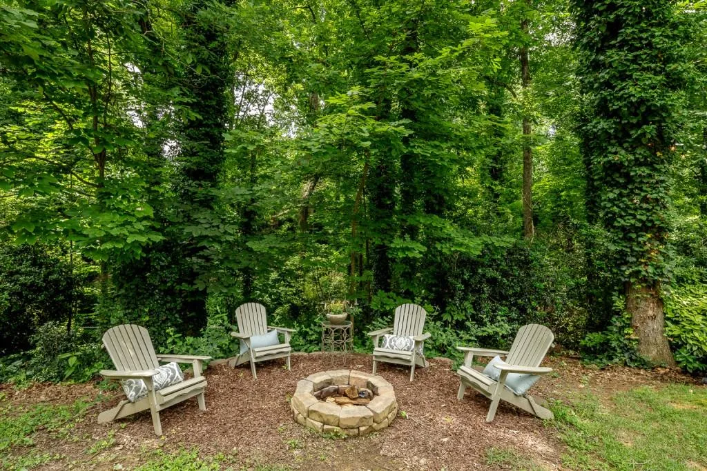385 Castleridge Drive, Sandy Springs, Georgia 30342, 4 Bedrooms Bedrooms, ,3 BathroomsBathrooms,Residential,Sold,385 Castleridge Drive,6865437