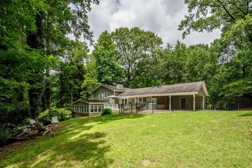 385 Castleridge Drive, Sandy Springs, Georgia 30342, 4 Bedrooms Bedrooms, ,3 BathroomsBathrooms,Residential,Sold,385 Castleridge Drive,6865437