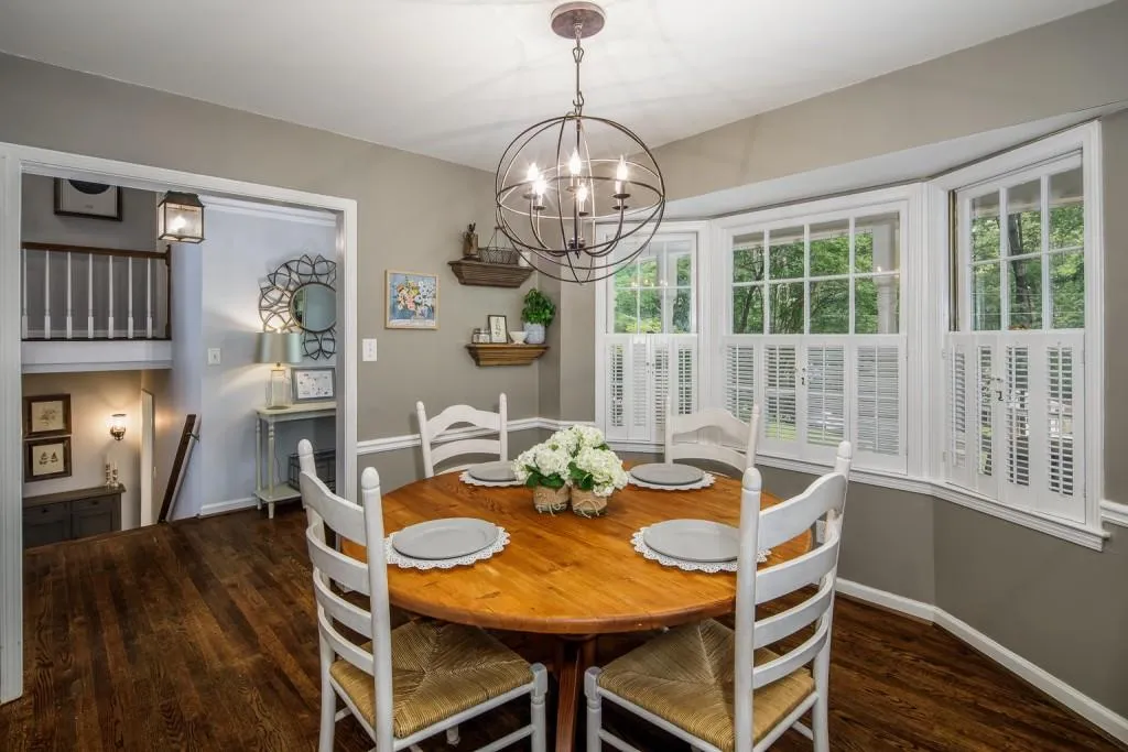 385 Castleridge Drive, Sandy Springs, Georgia 30342, 4 Bedrooms Bedrooms, ,3 BathroomsBathrooms,Residential,Sold,385 Castleridge Drive,6865437