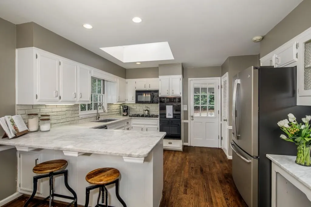385 Castleridge Drive, Sandy Springs, Georgia 30342, 4 Bedrooms Bedrooms, ,3 BathroomsBathrooms,Residential,Sold,385 Castleridge Drive,6865437