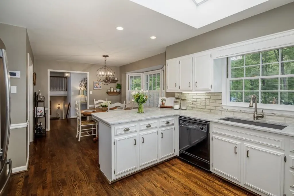385 Castleridge Drive, Sandy Springs, Georgia 30342, 4 Bedrooms Bedrooms, ,3 BathroomsBathrooms,Residential,Sold,385 Castleridge Drive,6865437