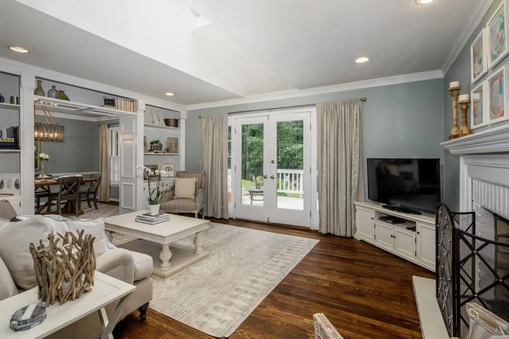 385 Castleridge Drive, Sandy Springs, Georgia 30342, 4 Bedrooms Bedrooms, ,3 BathroomsBathrooms,Residential,Sold,385 Castleridge Drive,6865437