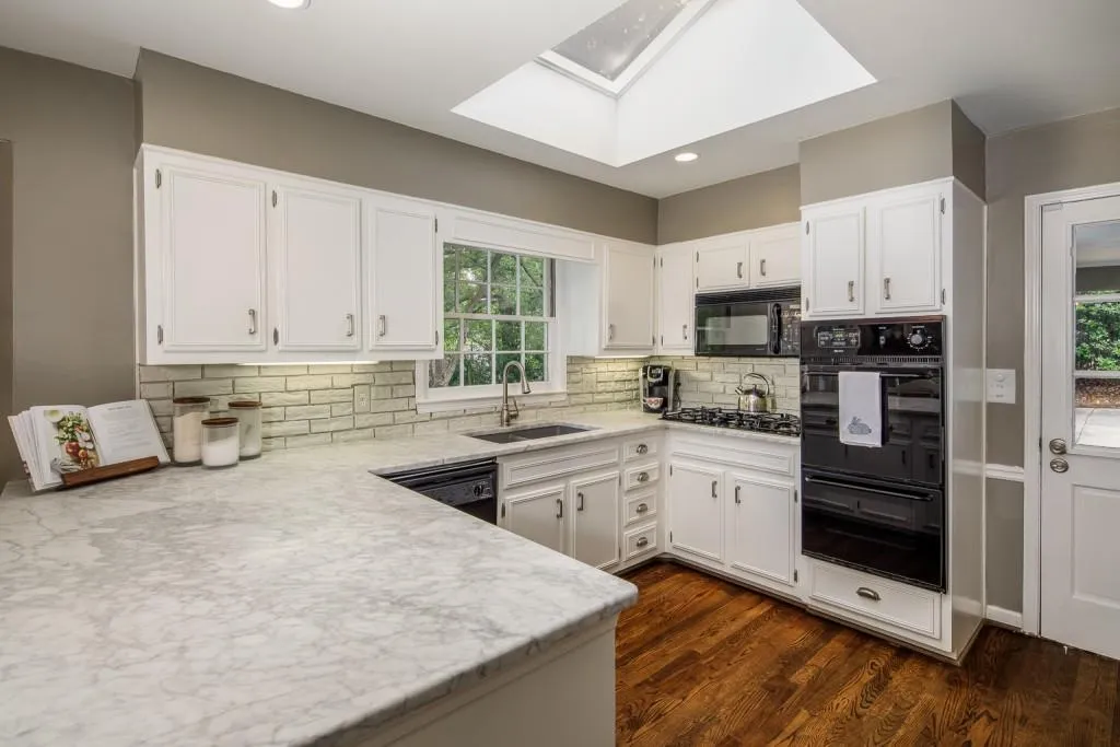 385 Castleridge Drive, Sandy Springs, Georgia 30342, 4 Bedrooms Bedrooms, ,3 BathroomsBathrooms,Residential,Sold,385 Castleridge Drive,6865437