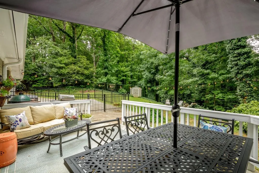 385 Castleridge Drive, Sandy Springs, Georgia 30342, 4 Bedrooms Bedrooms, ,3 BathroomsBathrooms,Residential,Sold,385 Castleridge Drive,6865437