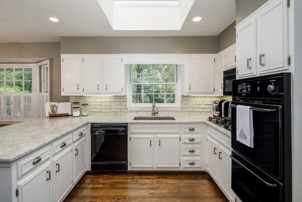 385 Castleridge Drive, Sandy Springs, Georgia 30342, 4 Bedrooms Bedrooms, ,3 BathroomsBathrooms,Residential,Sold,385 Castleridge Drive,6865437