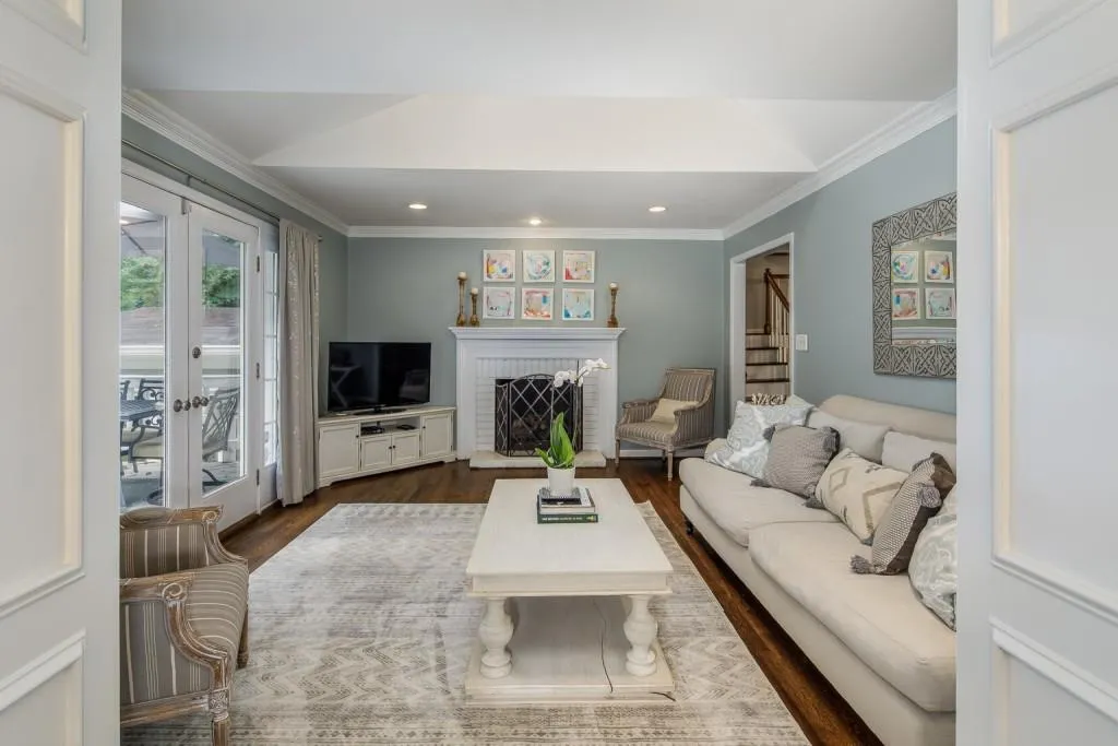 385 Castleridge Drive, Sandy Springs, Georgia 30342, 4 Bedrooms Bedrooms, ,3 BathroomsBathrooms,Residential,Sold,385 Castleridge Drive,6865437