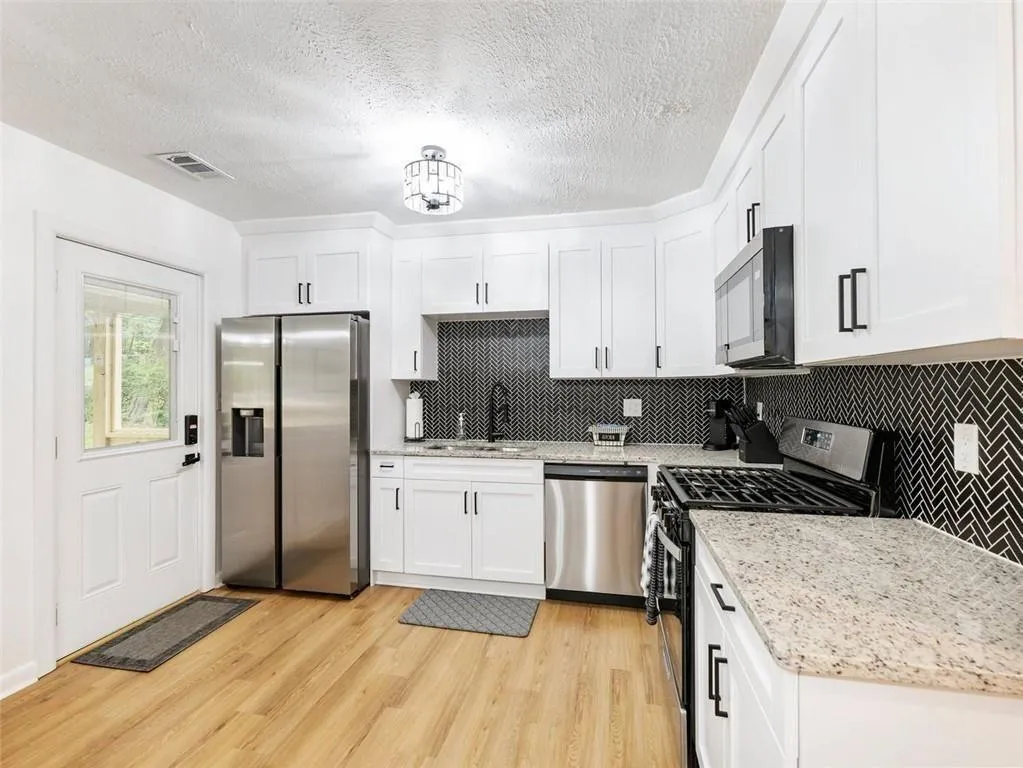 1660 Dresden Drive Ne, Brookhaven, Georgia 30319, 3 Bedrooms Bedrooms, ,3 BathroomsBathrooms,Residential,For Sale,1660 Dresden Drive Ne,7649959