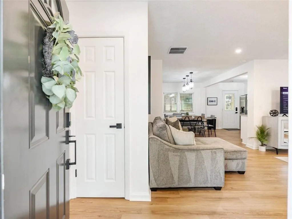 1660 Dresden Drive Ne, Brookhaven, Georgia 30319, 3 Bedrooms Bedrooms, ,3 BathroomsBathrooms,Residential,For Sale,1660 Dresden Drive Ne,7649959