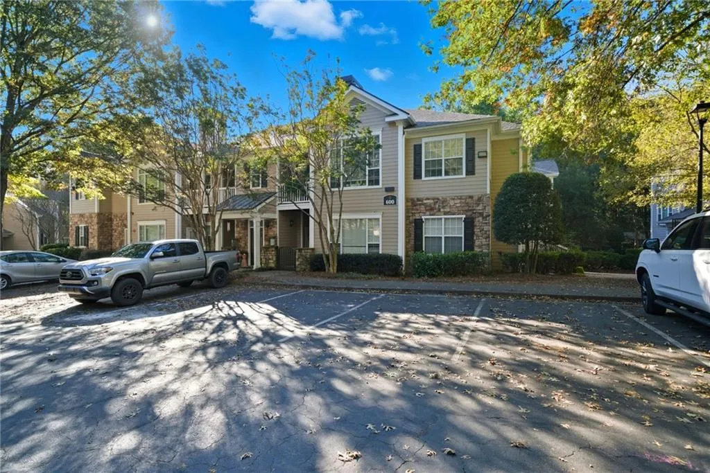 2400 Cumberland Parkway Se Unit 614, Atlanta, Georgia 30339, 3 Bedrooms Bedrooms, ,2 BathroomsBathrooms,Residential,For Sale,2400 Cumberland Parkway Se Unit 614,7655714