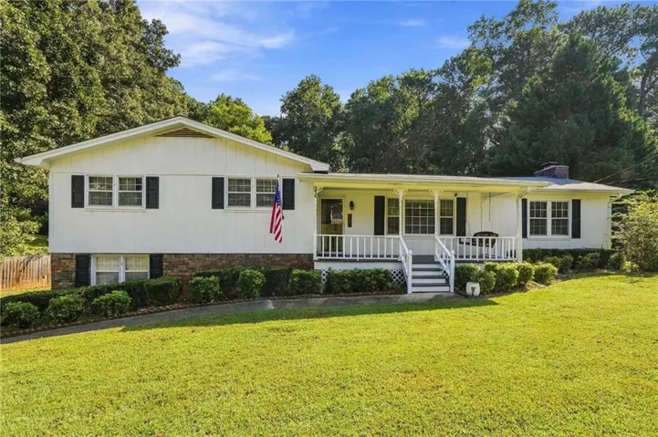 218 King Arthur Drive, Woodstock, Georgia 30189