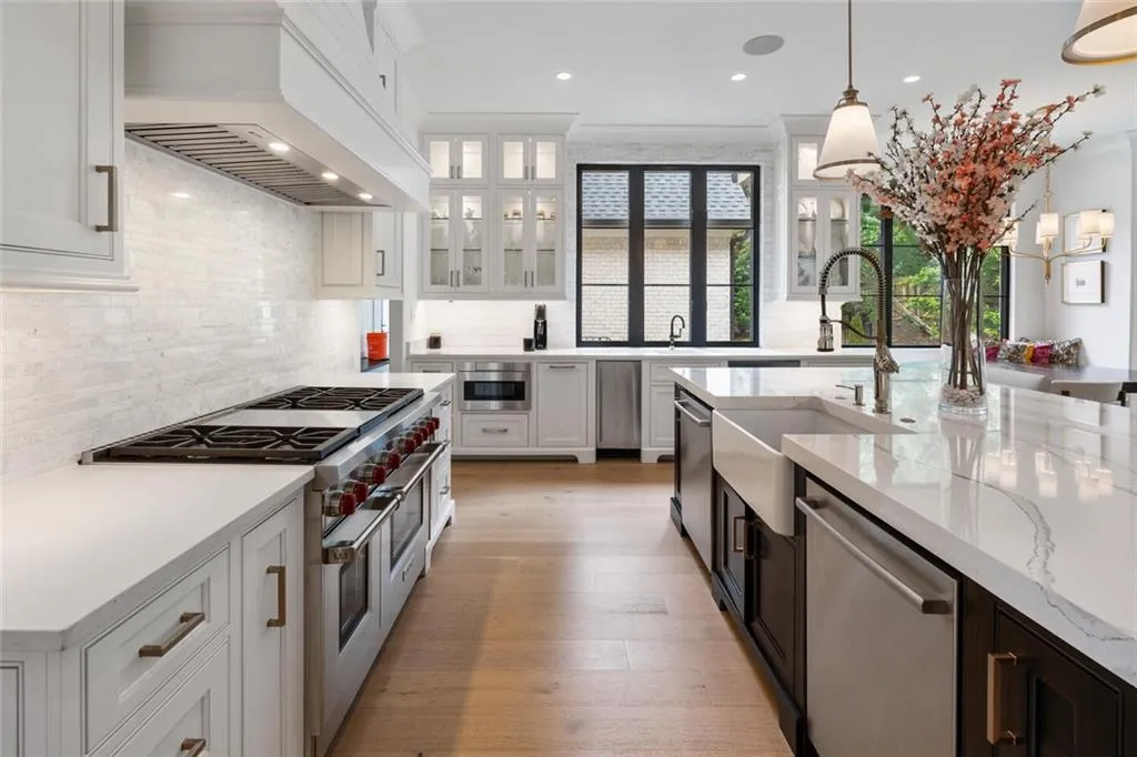 4555 Mystic Drive, Atlanta, Georgia 30342, 6 Bedrooms Bedrooms, ,6 BathroomsBathrooms,Residential,Sold,4555 Mystic Drive,6894606