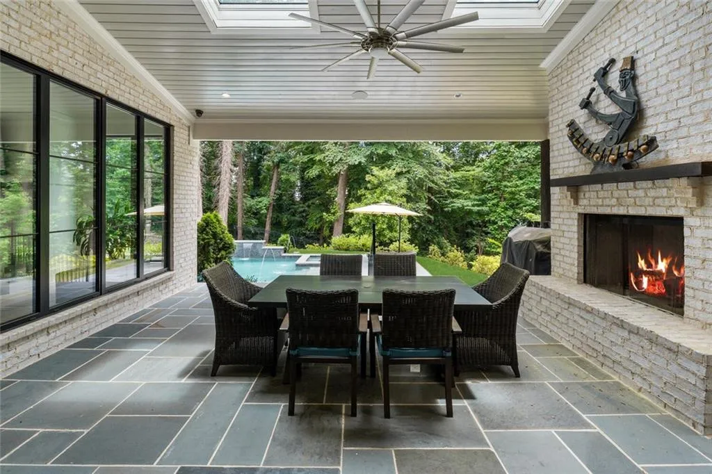 4555 Mystic Drive, Atlanta, Georgia 30342, 6 Bedrooms Bedrooms, ,6 BathroomsBathrooms,Residential,Sold,4555 Mystic Drive,6894606