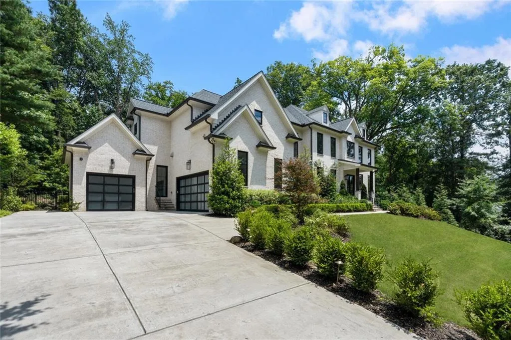 4555 Mystic Drive, Atlanta, Georgia 30342, 6 Bedrooms Bedrooms, ,6 BathroomsBathrooms,Residential,Sold,4555 Mystic Drive,6894606