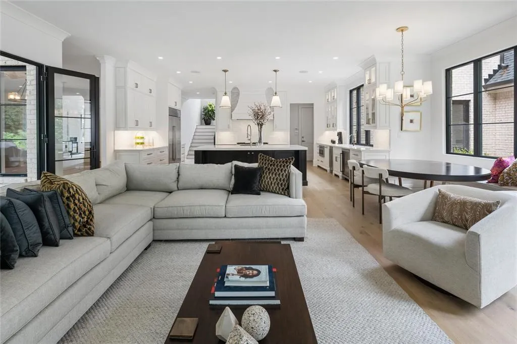 4555 Mystic Drive, Atlanta, Georgia 30342, 6 Bedrooms Bedrooms, ,6 BathroomsBathrooms,Residential,Sold,4555 Mystic Drive,6894606