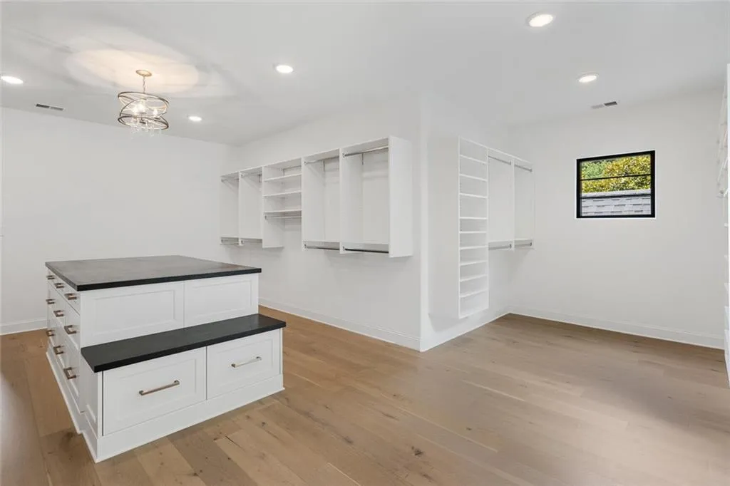 4555 Mystic Drive, Atlanta, Georgia 30342, 6 Bedrooms Bedrooms, ,6 BathroomsBathrooms,Residential,Sold,4555 Mystic Drive,6894606