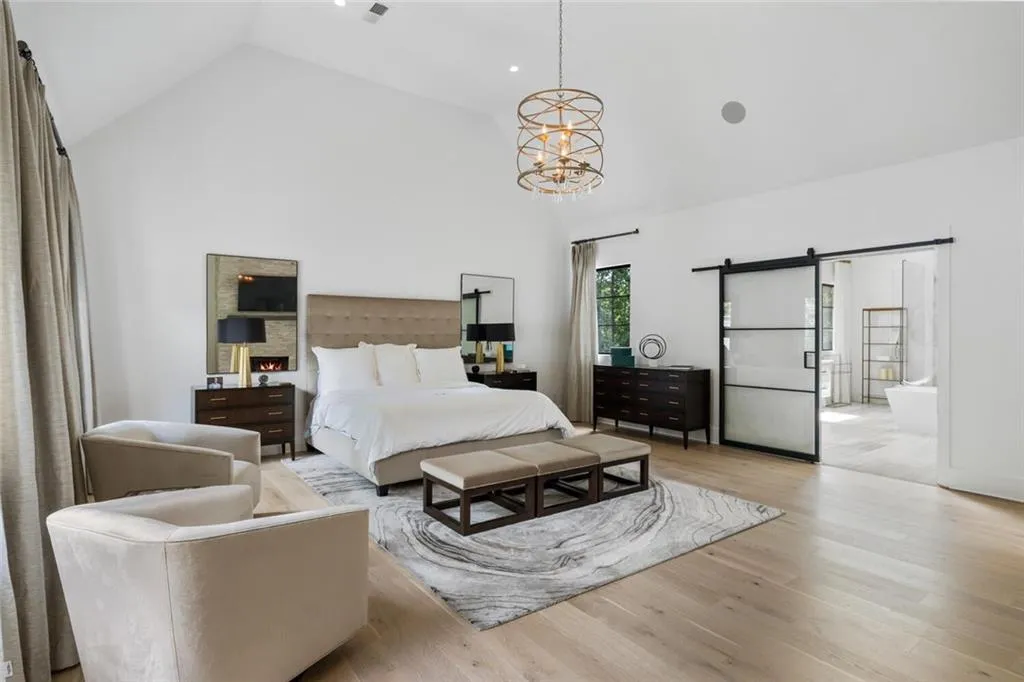 4555 Mystic Drive, Atlanta, Georgia 30342, 6 Bedrooms Bedrooms, ,6 BathroomsBathrooms,Residential,Sold,4555 Mystic Drive,6894606