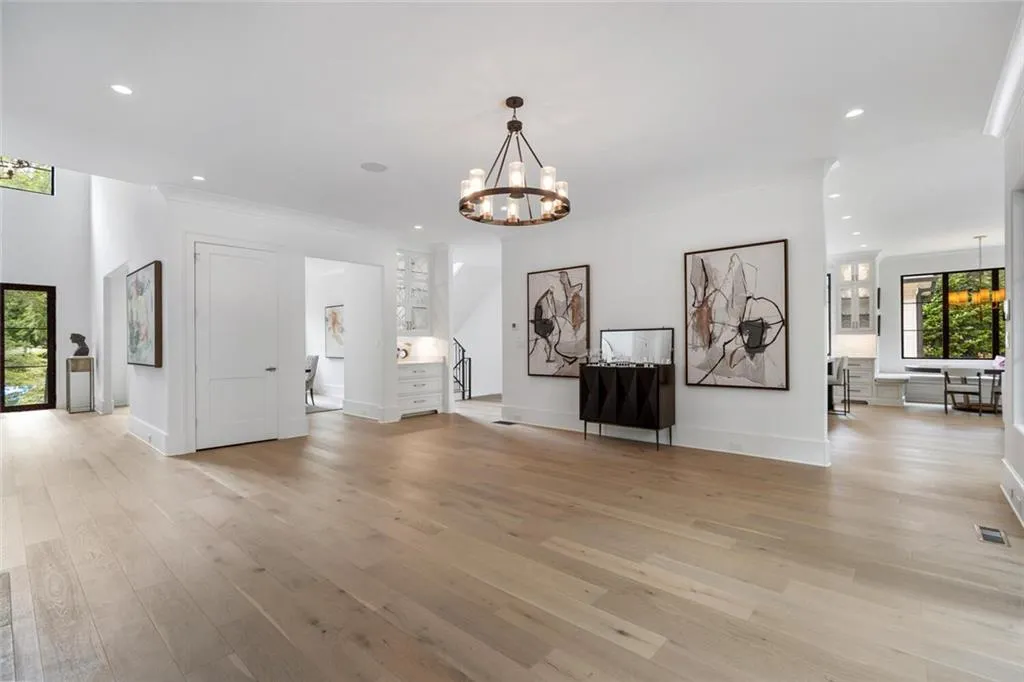 4555 Mystic Drive, Atlanta, Georgia 30342, 6 Bedrooms Bedrooms, ,6 BathroomsBathrooms,Residential,Sold,4555 Mystic Drive,6894606