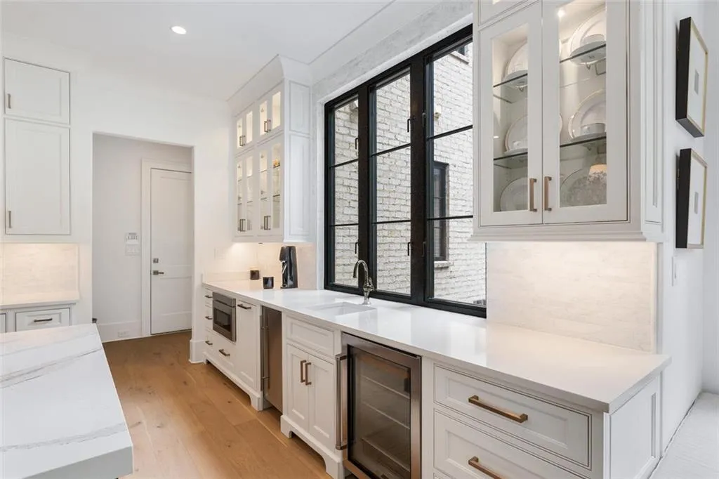 4555 Mystic Drive, Atlanta, Georgia 30342, 6 Bedrooms Bedrooms, ,6 BathroomsBathrooms,Residential,Sold,4555 Mystic Drive,6894606