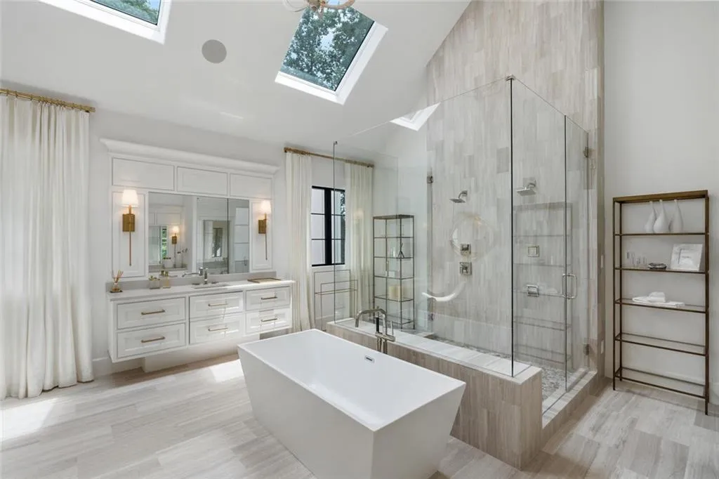 4555 Mystic Drive, Atlanta, Georgia 30342, 6 Bedrooms Bedrooms, ,6 BathroomsBathrooms,Residential,Sold,4555 Mystic Drive,6894606