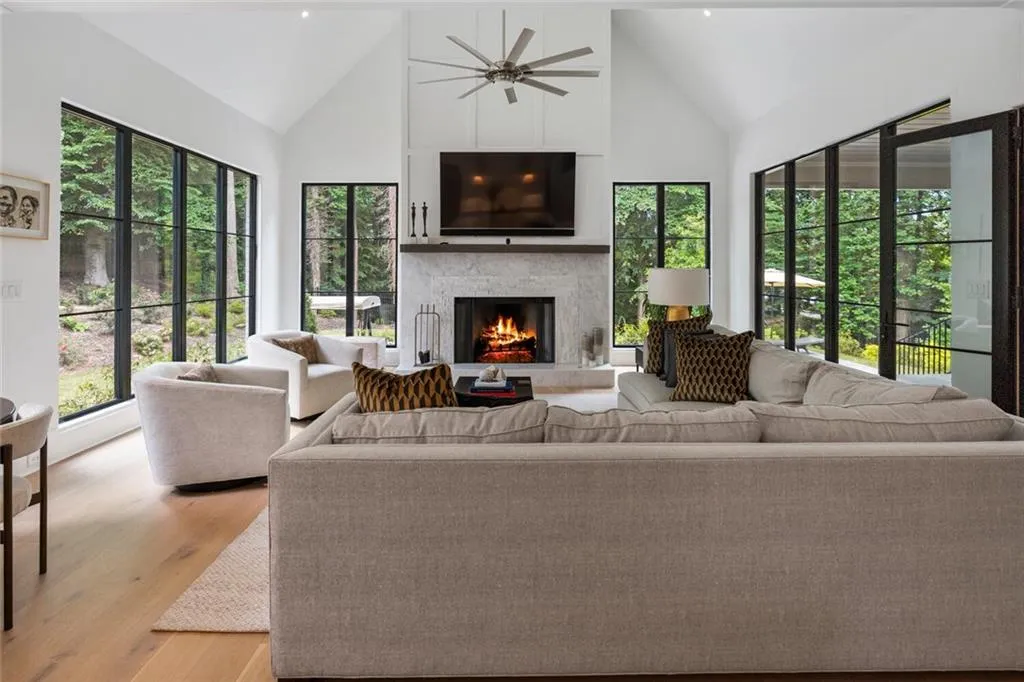 4555 Mystic Drive, Atlanta, Georgia 30342, 6 Bedrooms Bedrooms, ,6 BathroomsBathrooms,Residential,Sold,4555 Mystic Drive,6894606