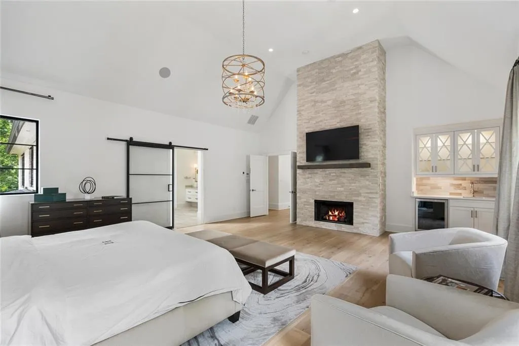 4555 Mystic Drive, Atlanta, Georgia 30342, 6 Bedrooms Bedrooms, ,6 BathroomsBathrooms,Residential,Sold,4555 Mystic Drive,6894606