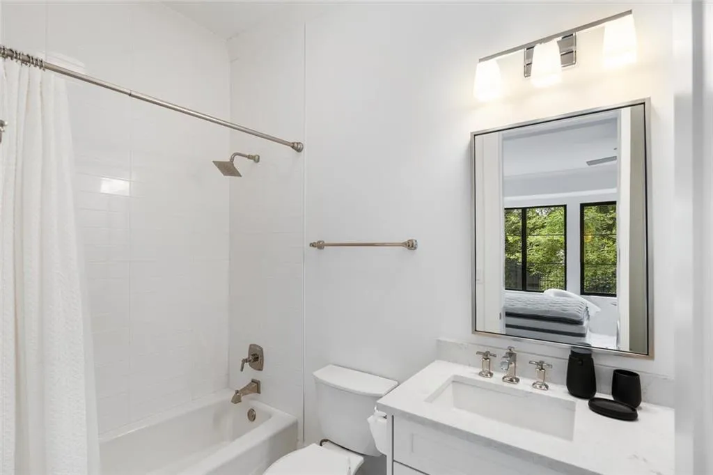 4555 Mystic Drive, Atlanta, Georgia 30342, 6 Bedrooms Bedrooms, ,6 BathroomsBathrooms,Residential,Sold,4555 Mystic Drive,6894606