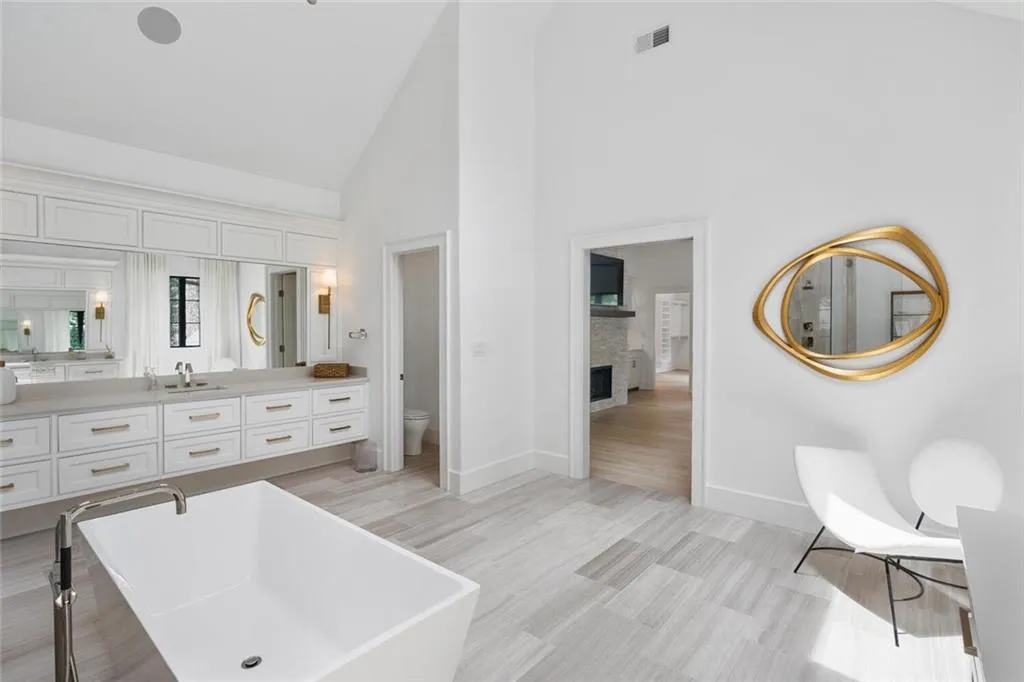 4555 Mystic Drive, Atlanta, Georgia 30342, 6 Bedrooms Bedrooms, ,6 BathroomsBathrooms,Residential,Sold,4555 Mystic Drive,6894606