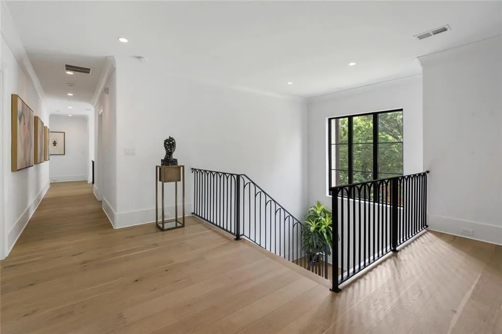 4555 Mystic Drive, Atlanta, Georgia 30342, 6 Bedrooms Bedrooms, ,6 BathroomsBathrooms,Residential,Sold,4555 Mystic Drive,6894606