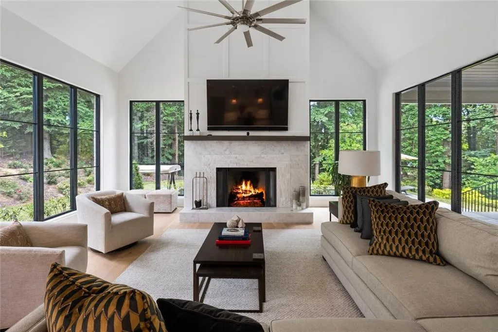 4555 Mystic Drive, Atlanta, Georgia 30342, 6 Bedrooms Bedrooms, ,6 BathroomsBathrooms,Residential,Sold,4555 Mystic Drive,6894606