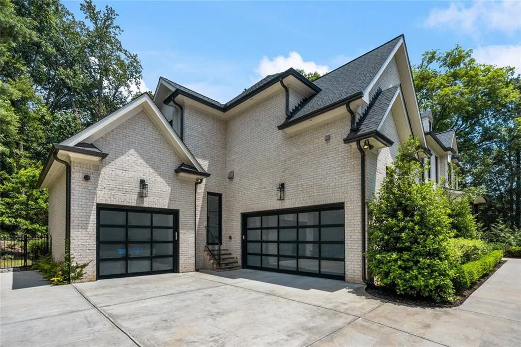 4555 Mystic Drive, Atlanta, Georgia 30342, 6 Bedrooms Bedrooms, ,6 BathroomsBathrooms,Residential,Sold,4555 Mystic Drive,6894606