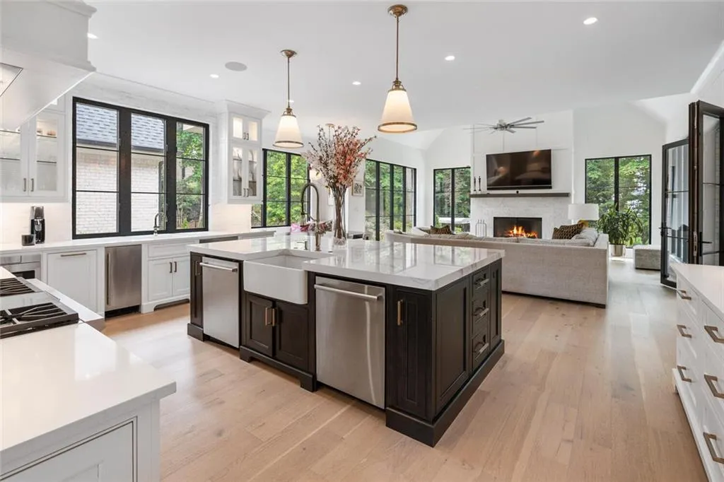 4555 Mystic Drive, Atlanta, Georgia 30342, 6 Bedrooms Bedrooms, ,6 BathroomsBathrooms,Residential,Sold,4555 Mystic Drive,6894606