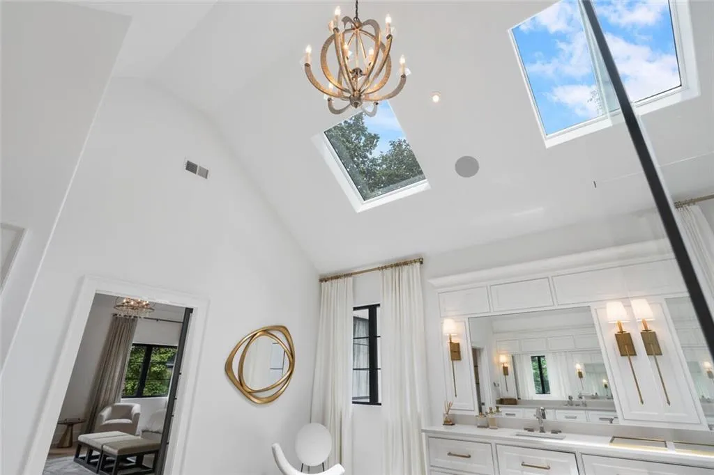 4555 Mystic Drive, Atlanta, Georgia 30342, 6 Bedrooms Bedrooms, ,6 BathroomsBathrooms,Residential,Sold,4555 Mystic Drive,6894606