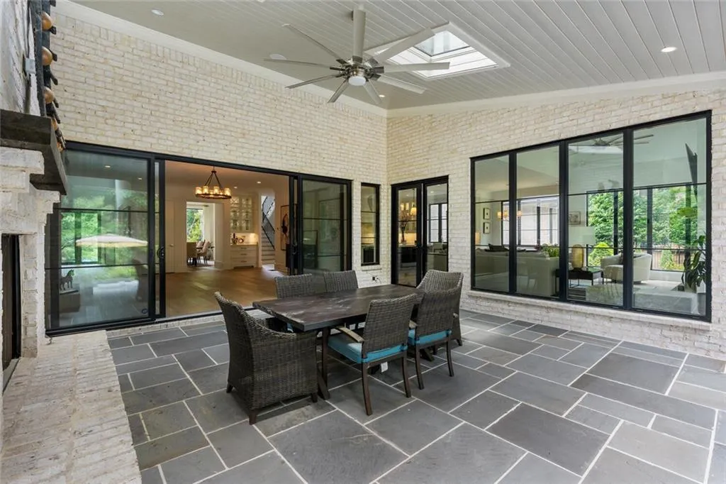 4555 Mystic Drive, Atlanta, Georgia 30342, 6 Bedrooms Bedrooms, ,6 BathroomsBathrooms,Residential,Sold,4555 Mystic Drive,6894606