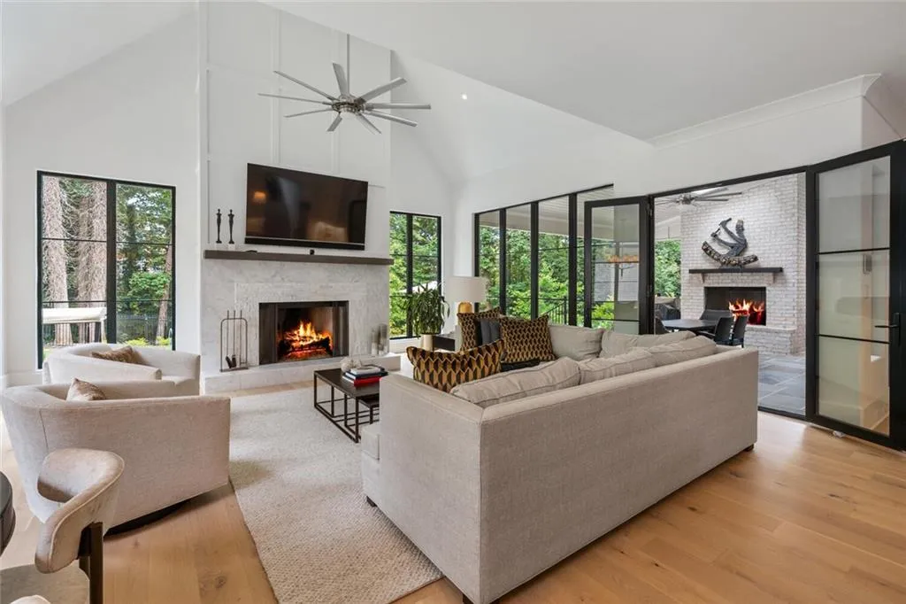 4555 Mystic Drive, Atlanta, Georgia 30342, 6 Bedrooms Bedrooms, ,6 BathroomsBathrooms,Residential,Sold,4555 Mystic Drive,6894606