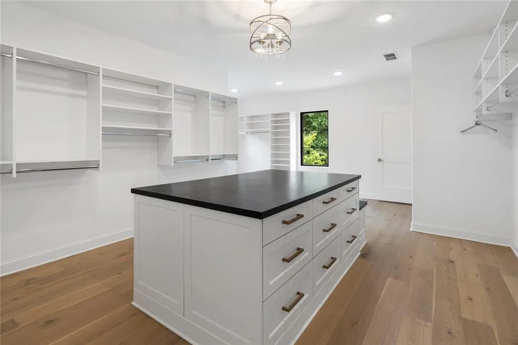 4555 Mystic Drive, Atlanta, Georgia 30342, 6 Bedrooms Bedrooms, ,6 BathroomsBathrooms,Residential,Sold,4555 Mystic Drive,6894606