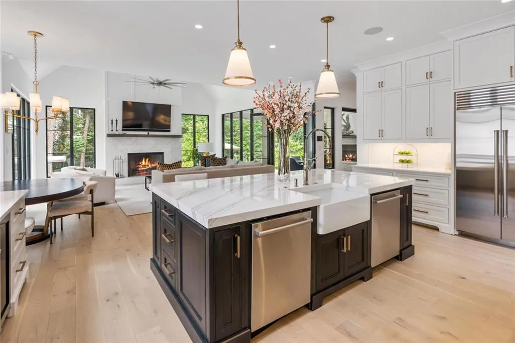 4555 Mystic Drive, Atlanta, Georgia 30342, 6 Bedrooms Bedrooms, ,6 BathroomsBathrooms,Residential,Sold,4555 Mystic Drive,6894606