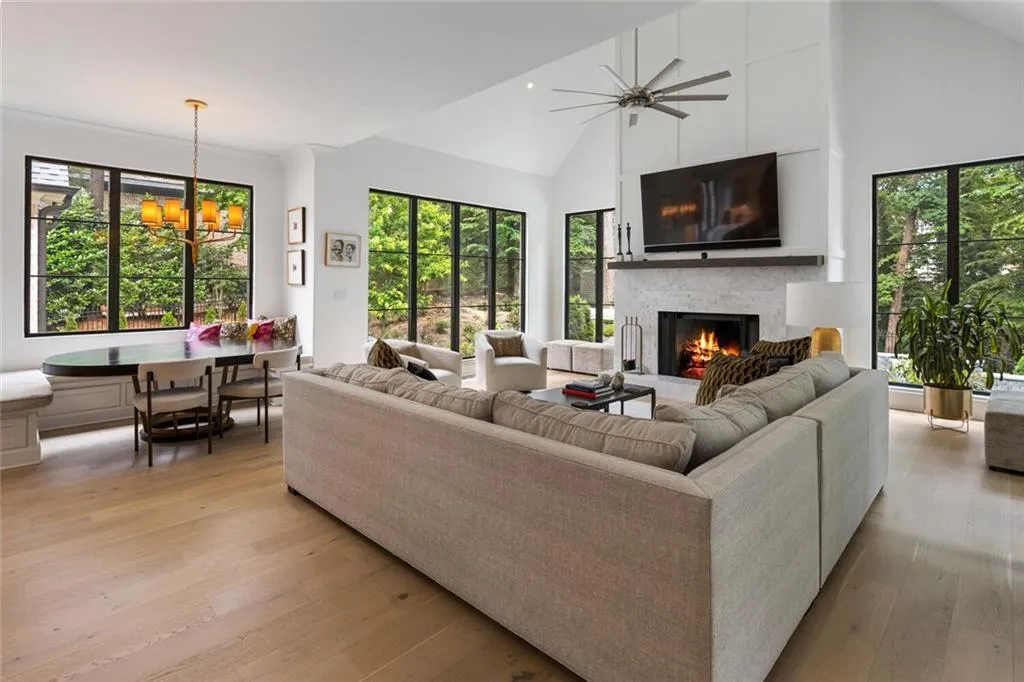 4555 Mystic Drive, Atlanta, Georgia 30342, 6 Bedrooms Bedrooms, ,6 BathroomsBathrooms,Residential,Sold,4555 Mystic Drive,6894606