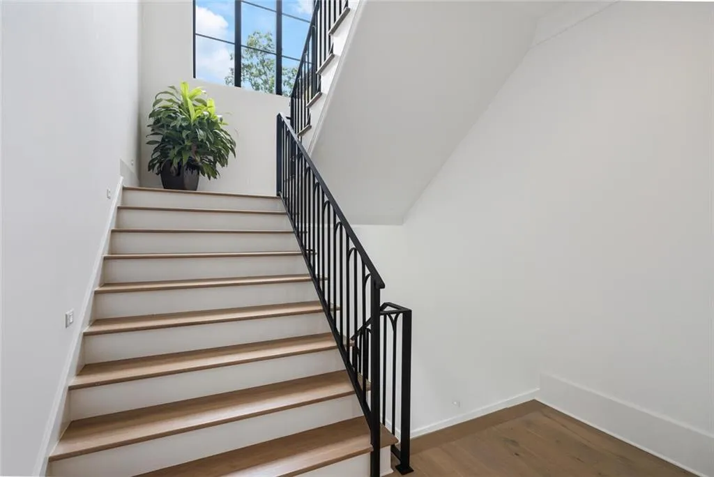 4555 Mystic Drive, Atlanta, Georgia 30342, 6 Bedrooms Bedrooms, ,6 BathroomsBathrooms,Residential,Sold,4555 Mystic Drive,6894606