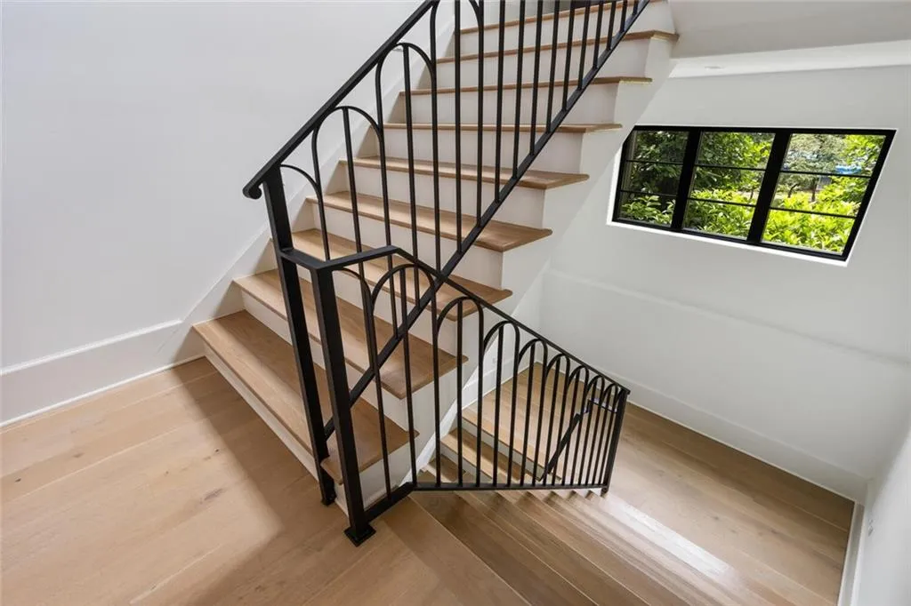 4555 Mystic Drive, Atlanta, Georgia 30342, 6 Bedrooms Bedrooms, ,6 BathroomsBathrooms,Residential,Sold,4555 Mystic Drive,6894606